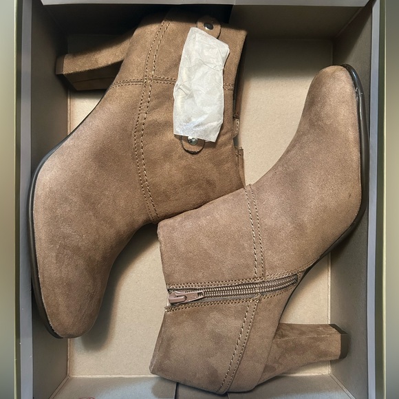 Aerosole Women's Tan Ankle Boots - Picture 1 of 7
